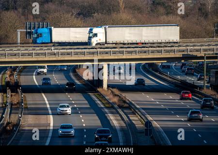 Sortie d'autoroute Westhofen, l'autoroute A45, Sauerlandlinie, est traversée par l'A1, pont, vue en direction sud-est, Schwerte, Nord Banque D'Images