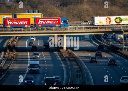 Sortie d'autoroute Westhofen, l'autoroute A45, Sauerlandlinie, est traversée par l'A1, pont, vue en direction sud-est, Schwerte, Nord Banque D'Images