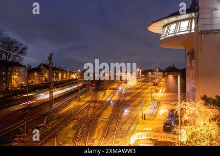 Le boîtier de signalisation Deutsche Bahn AG à Muelheim-Styrum contrôle le trafic ferroviaire sur l'une des lignes ferroviaires les plus fréquentées d'Allemagne, entre Essen et Banque D'Images