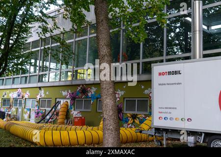 Restauration des dégâts d'eau, déshumidification, après l'inondation d'un bâtiment, séchage sous vide, piscine intérieure à Essen-werden, fortement inondée par le Banque D'Images