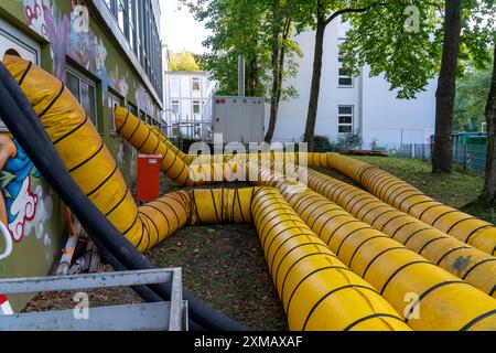 Restauration des dégâts d'eau, déshumidification, après l'inondation d'un bâtiment, séchage sous vide, piscine intérieure à Essen-werden, fortement inondée par le Banque D'Images