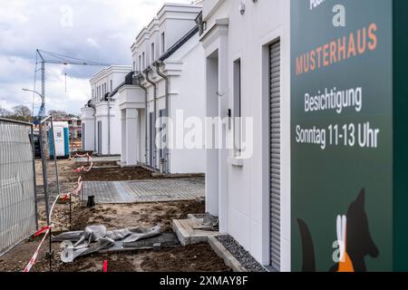 Nouveau quartier de développement, environ 140 villas individuelles et jumelées en cours de construction dans le sud de Duisburg, divers promoteurs immobiliers, montrent la maison Banque D'Images