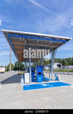 Station de recharge électrique ARAL PULSE sur l'autoroute A3, jonction Rees, à Isselburg, 4 points de recharge rapide pour 8 véhicules électriques, Nord Banque D'Images