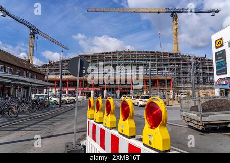 Modernisation de la gare centrale de Duisburg, renouvellement des quais des 13 voies, remplacement des vieux toits plats par des toits ondulés Banque D'Images