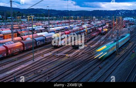 Le triage Hagen-Vorhalle, l'un des 9 plus grands d'Allemagne, est situé sur la ligne ferroviaire Wuppertal-Dortmund et dispose de 40 voies directionnelles Banque D'Images