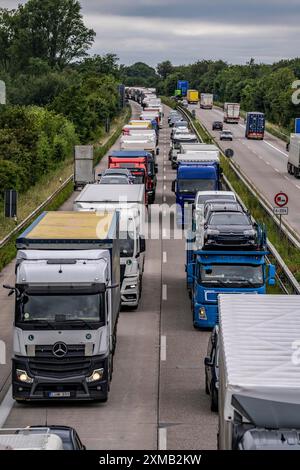9 km de long embouteillage sur l'autoroute A40 en direction de l'est, entre la frontière néerlandaise près de Venlo, en face de la jonction Wankum, en raison de travaux de voirie Banque D'Images