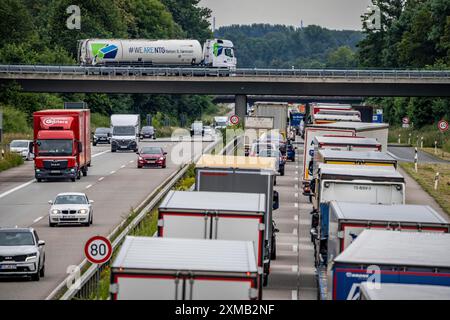 9 km de long embouteillage sur l'autoroute A40 en direction de l'est, entre la frontière néerlandaise près de Venlo, en face de la jonction Wankum, en raison de travaux de voirie Banque D'Images