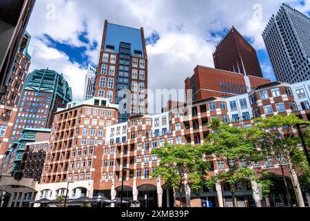 Place Muzenplein, quartier résidentiel dans le centre-ville près de la gare centrale, Skyline, dans le centre-ville de la Haye, pays-Bas Banque D'Images