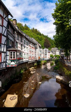 La ville de Monschau, dans l'Eifel, sur la rivière Rur, Rhénanie du Nord-Westphalie, Allemagne Banque D'Images