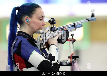 La Grande-Bretagne Seonaid McIntosh lors de la qualification par équipe mixte 10m Air Rifle au Centre de tir de Châteauroux le premier jour des Jeux Olympiques de Paris 2024 en France. Date de la photo : samedi 27 juillet 2024. Banque D'Images