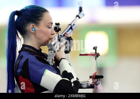 La Grande-Bretagne Seonaid McIntosh lors de la qualification par équipe mixte 10m Air Rifle au Centre de tir de Châteauroux le premier jour des Jeux Olympiques de Paris 2024 en France. Date de la photo : samedi 27 juillet 2024. Banque D'Images