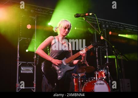 26 juillet 2024, Sheffield, South Yorkshire, U. K : Mary à la junkyard jouant au tramlines Festival 2024 , Sheffield, Royaume-Uni (image crédit : © Robin Burns/ZUMA Press Wire) USAGE ÉDITORIAL SEULEMENT! Non destiné à UN USAGE commercial ! Banque D'Images