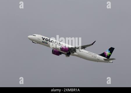 N543VL Volaris Airbus A321-271N AM Aéroport International de Los Angeles LAX / KLAX Los Angeles, Kalifornien, USA, Vereinigte Staaten von Amerika, 17.02.2024 *** N543VL Volaris Airbus A321 271N at Los Angeles International Airport LAX KLAX Los Angeles, Californie, USA, Etats-Unis d'Amérique, 17 02 2024 Banque D'Images