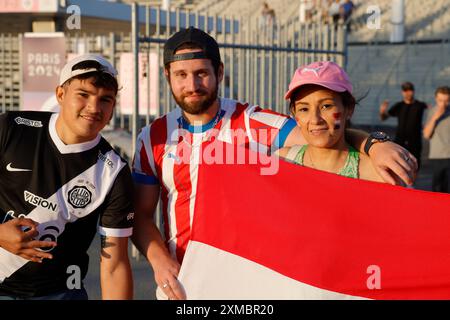 Peuple de la République du Paraguay. Fans du Paraguay pendant les Jeux Olympiques de Paris 2024. Sortie du match de football masculin Japon-Paraguay (score : Japon 5 Banque D'Images