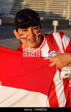 Peuple de la République du Paraguay. Fans du Paraguay pendant les Jeux Olympiques de Paris 2024. Sortie du match de football masculin Japon-Paraguay (score : Japon 5 Banque D'Images