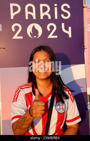 Peuple de la République du Paraguay. Fans du Paraguay pendant les Jeux Olympiques de Paris 2024. Sortie du match de football masculin Japon-Paraguay (score : Japon 5 Banque D'Images