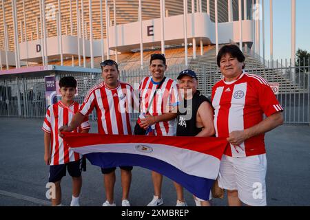 Peuple de la République du Paraguay. Fans du Paraguay pendant les Jeux Olympiques de Paris 2024. Sortie du match de football masculin Japon-Paraguay (score : Japon 5 Banque D'Images