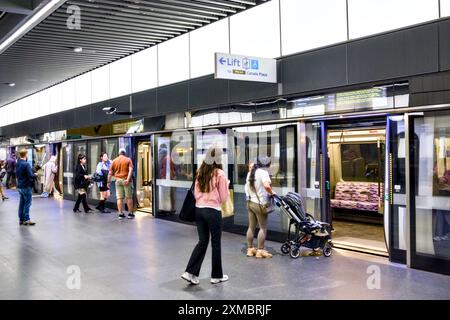 Canary Wharf Station, Elizabeth Line, Canary Wharf, Borough of Tower Hamlets, Londres, Angleterre, Royaume-Uni Banque D'Images