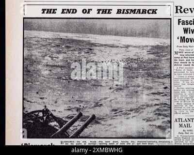 Titre et photographie 'The End of the Bismarck' sur la première page du Daily mail (réplique), 31 mai 1941. Banque D'Images