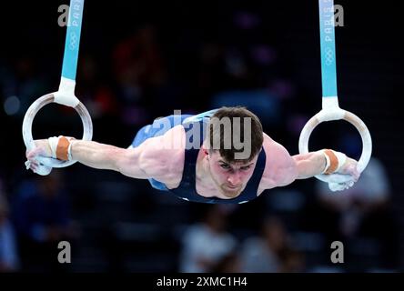 Harry Hepworth de Grande-Bretagne se produit sur les anneaux lors de la gymnastique artistique, qualification masculine à la Bercy Arena le premier jour des Jeux Olympiques de Paris 2024 en France. Date de la photo : samedi 27 juillet 2024. Banque D'Images