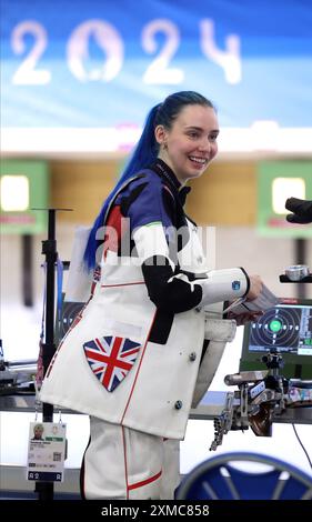 La Grande-Bretagne Seonaid McIntosh lors de la qualification par équipe mixte 10m Air Rifle au Centre de tir de Châteauroux le premier jour des Jeux Olympiques de Paris 2024 en France. Date de la photo : samedi 27 juillet 2024. Banque D'Images