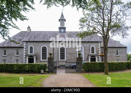 Gracehill, Irlande du Nord - 26 juillet 2024 : une colonie morave historique obtient le statut de patrimoine mondial de l'UNESCO. Belle architecture d'église. Banque D'Images