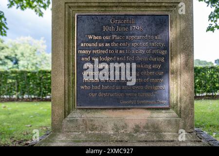 Gracehill, Irlande du Nord - 26 juillet 2024 : la colonie historique de l'église morave obtient le statut de patrimoine mondial de l'UNESCO. Signez avec un extrait de l'histoire Banque D'Images