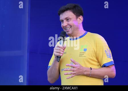 Non exclusif : KIEV, UKRAINE - 24 JUILLET 2024 - le commentateur sportif et journaliste Ihor Tsyhanyk assiste à l'ouverture des Jeux Olympiques d'été de Paris 2024 f Banque D'Images