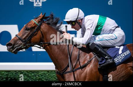 Ascot, Royaume-Uni. Samedi 27 juillet 2024. Friendly Soul et Kieran Shoemark remportent le Sodexo Live! Longines Valiant Stakes pour l'entraîneur John & Thady Gosden et le propriétaire M. George Strawbridge. Crédit JTW Equine images / Alamy Live News Banque D'Images