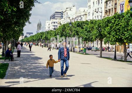 Tunis, Tunisie. Avenue Habib Bourguiba Scène de rue. Banque D'Images