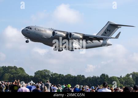Aviation royale du Canada - Boeing CC-177 Globemaster III, arrivant à la RAF Fairford pour participer à l'exposition statique au RIAT 2024. Banque D'Images