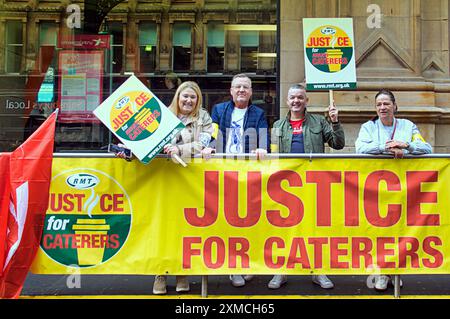 Glasgow, Écosse, Royaume-Uni. 27 juillet 2024 : RMTunion proteste pour les traiteurs dans la gare centrale en raison du traitement Avanti du personnel. Crédit Gerard Ferry /Alamy Live News Banque D'Images