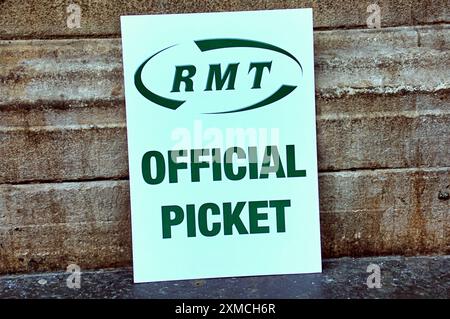 Glasgow, Écosse, Royaume-Uni. 27 juillet 2024 : RMTunion proteste pour les traiteurs dans la gare centrale en raison du traitement Avanti du personnel. Crédit Gerard Ferry /Alamy Live News Banque D'Images