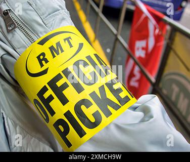 Glasgow, Écosse, Royaume-Uni. 27 juillet 2024 : RMTunion proteste pour les traiteurs dans la gare centrale en raison du traitement Avanti du personnel. Crédit Gerard Ferry /Alamy Live News Banque D'Images