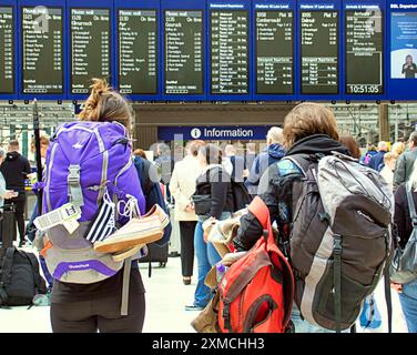 Glasgow, Écosse, Royaume-Uni. 27 juillet 2024 : RMTunion proteste pour les traiteurs dans la gare centrale en raison du traitement Avanti du personnel. Crédit Gerard Ferry /Alamy Live News Banque D'Images