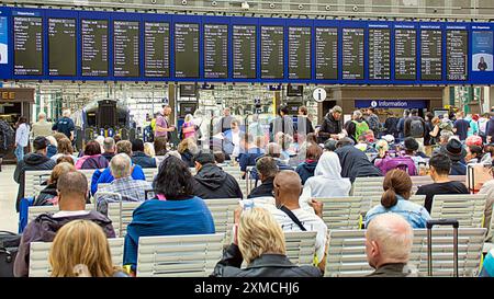 Glasgow, Écosse, Royaume-Uni. 27 juillet 2024 : RMTunion proteste pour les traiteurs dans la gare centrale en raison du traitement Avanti du personnel. Crédit Gerard Ferry /Alamy Live News Banque D'Images