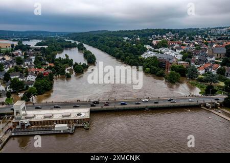 Inondations de la Ruhr près d'Essen-Kettwig, réservoir de la Ruhr, plaines inondées de la Ruhr, inondations sur la Ruhr, après de longues pluies abondantes, la rivière a quitté son lit et Banque D'Images