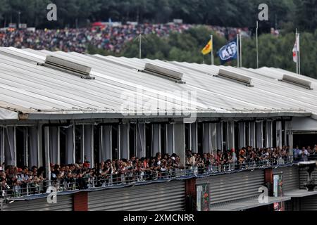 Spa Francorchamps, Belgique. 27 juillet 2024. Atmosphère du circuit - ventilateurs. 27.07.2024. Championnat du monde de formule 1, Rd 14, Grand Prix de Belgique, Spa Francorchamps, Belgique, jour de qualification. Le crédit photo devrait se lire : XPB/Alamy Live News. Banque D'Images