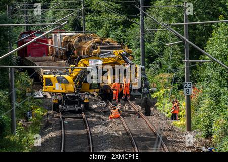 Travaux de réparation sur les voies de la ligne 9 du S-Bahn, entre Essen et Wuppertal, près d'Essen-Kupferdreh, en raison de l'inondation de juillet 2020, les voies ont été Banque D'Images