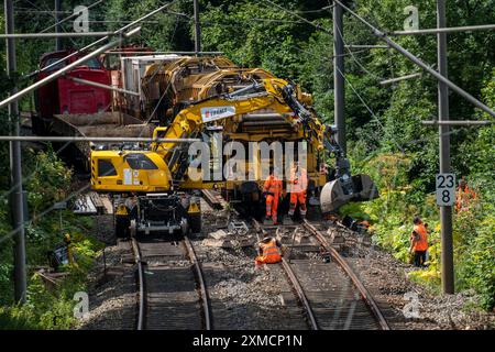 Travaux de réparation sur les voies de la ligne 9 du S-Bahn, entre Essen et Wuppertal, près d'Essen-Kupferdreh, en raison de l'inondation de juillet 2020, les voies ont été Banque D'Images