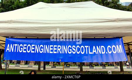 Glasgow, Écosse, Royaume-Uni. 27 juillet 2024 : un groupe de protestation Chemtrail sur george Square sensibilise à l'ingénierie géochimique du ciel. Crédit Gerard Ferry /Alamy Live News Banque D'Images