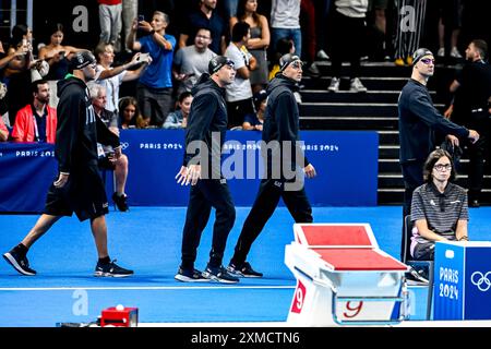 Paris, France. 27 juillet 2024. Leonardo Deplano, Manuel frigo, Paolo Conte Bonin et Lorenzo Zazzeri, d’Italie, se préparent à participer aux manches relais hommes 4x100m nage libre aux Jeux Olympiques de Paris 2024 à la Defense Arena à Paris (France), le 27 juillet 2024. Crédit : Insidefoto di andrea staccioli/Alamy Live News Banque D'Images