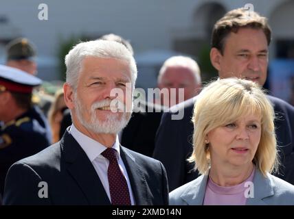 Eröffnung der Salzburger Festspiele 2024, AM 26.07.2024. DAS Bild zeigt den tschechischen Präsidenten, Petr Pavel mit Gattin Eva Pavlova 2024 - Eröffnung der Salzburger Festspiele 2024, AM 26.07.2024. *** Ouverture du Festival de Salzbourg 2024, le 26 07 2024 la photo montre le Président tchèque Petr Pavel avec sa femme Eva Pavlova 2024 ouverture du Festival de Salzbourg 2024, le 26 07 2024 Banque D'Images