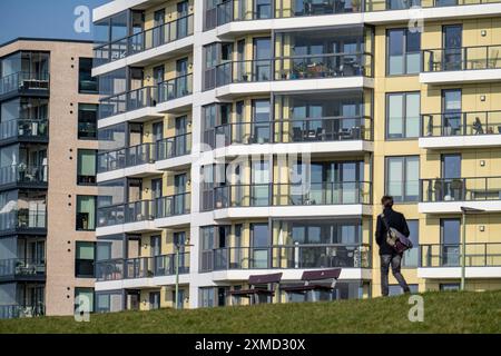 Nouveaux immeubles résidentiels, appartements entre Viertal Neuer Hafen, sur Lohmannstrasse et Weserdeich, Kommodore-Ziegenbein-Promenade, Bremerhaven, Brême Banque D'Images