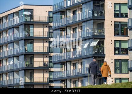 Nouveaux immeubles résidentiels, appartements entre Viertal Neuer Hafen, sur Lohmannstrasse et Weserdeich, Kommodore-Ziegenbein-Promenade, Bremerhaven, Brême Banque D'Images