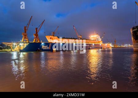 Lloyd Werft, cale sèche, cargo Atlantic Journey, chantier naval dans le port d'outre-mer de Bremerhaven, Brême, Allemagne Banque D'Images