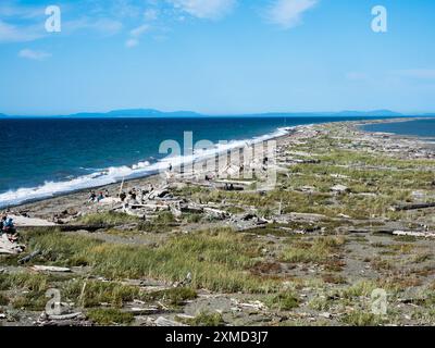 Vue panoramique de Dungeness Spit, la plus longue broche de sable des États-Unis, par une journée ensoleillée - péninsule olympique, état de Washington Banque D'Images