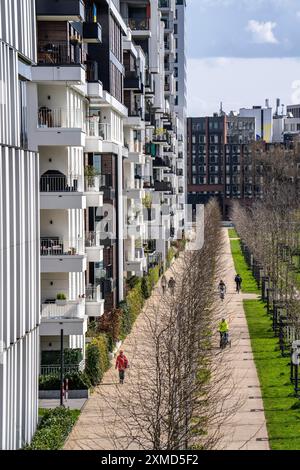 Quartier résidentiel moderne le long de Toulouser Allee, immeubles de grande hauteur avec appartements et bureaux, sur ancien local ferroviaire, gare de fret Banque D'Images