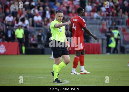 Toronto, ON, Canada, 15 juin 2024, Pierre Luc Lauziere a dirigé le match de soccer de la Ligue majeure entre le Toronto FC et le Chicago Fire au BMO Field. Banque D'Images