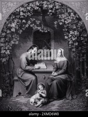 La lithographie représente Sainte Marie, la Sainte Vierge, assise à côté de Saint Joseph alors qu'ils regardent amoureusement le Christ enfant, qui joue à leurs pieds. Le cadre dispose d'un jardin tranquille entouré de vignes luxuriantes et d'une douce lueur, créant une atmosphère paisible. Saint Joseph est vu engagé dans un moment réfléchi, peut-être en train de réfléchir à la vie familiale ou aux écritures, tandis que Marie veille sur leur enfant, incarnant les soins maternels et la dévotion. Ce portrait met en évidence le caractère sacré de la Sainte famille. Banque D'Images